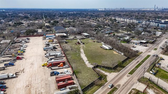 1760 Allen Genoa Road, Houston, TX 77017