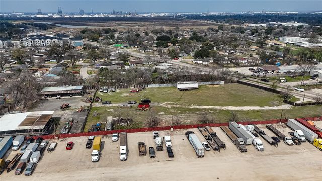 1760 Allen Genoa Road, Houston, TX 77017