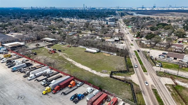 1760 Allen Genoa Road, Houston, TX 77017