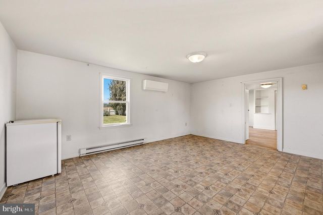 1410 SWAN POND RD, Martinsburg, WV 25404