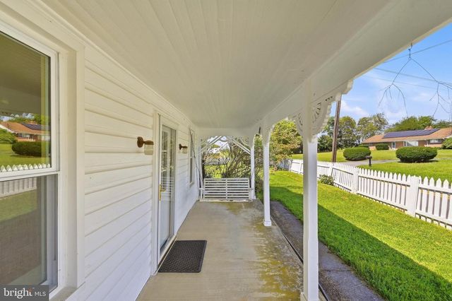 1410 SWAN POND RD, Martinsburg, WV 25404