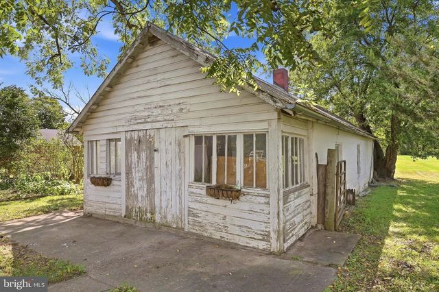 1410 SWAN POND RD, Martinsburg, WV 25404