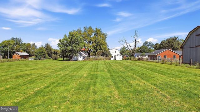 1410 SWAN POND RD, Martinsburg, WV 25404