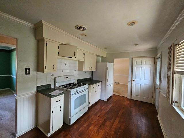 1004 Jenkisson Avenue, Lake Bluff, IL 60044