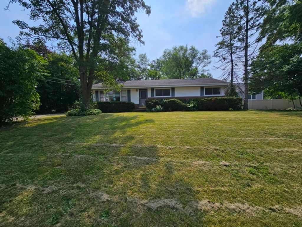 1004 Jenkisson Avenue, Lake Bluff, IL 60044