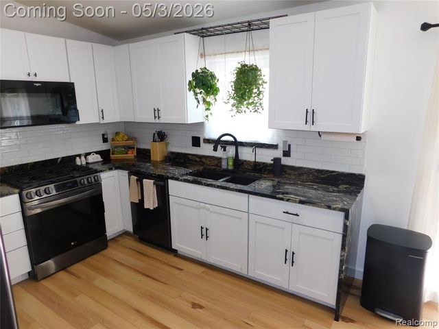 3329 Millcrest Drive, Lake Orion, MI 48360