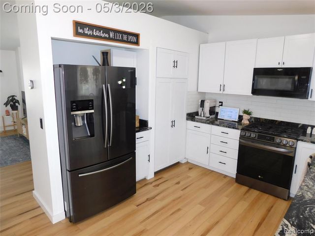 3329 Millcrest Drive, Lake Orion, MI 48360