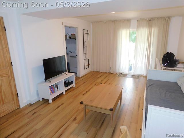 3329 Millcrest Drive, Lake Orion, MI 48360
