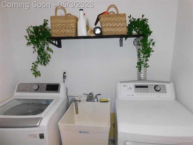 3329 Millcrest Drive, Lake Orion, MI 48360