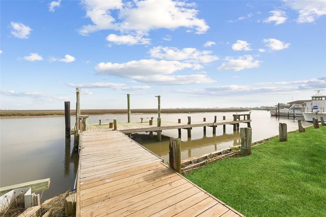 426 Shark Lane, Surfside Beach, TX 77541