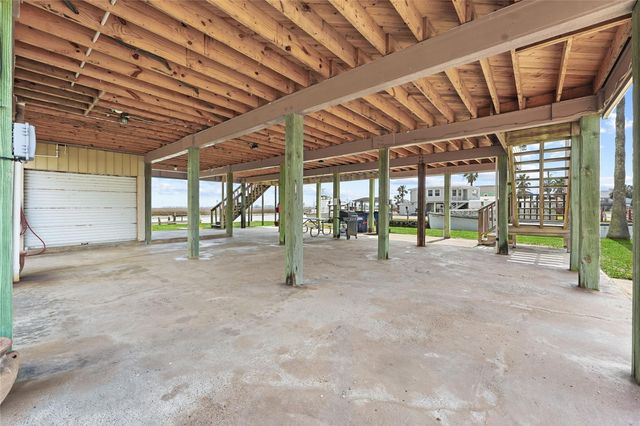 426 Shark Lane, Surfside Beach, TX 77541