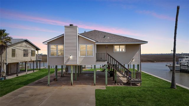 426 Shark Lane, Surfside Beach, TX 77541