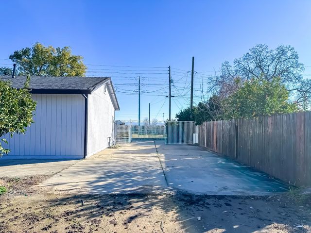 4804 Powerline Rd, Olivehurst, CA 95961