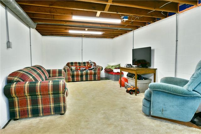 1211 Brentwood Dr, Pymatuning Twp, PA 16125