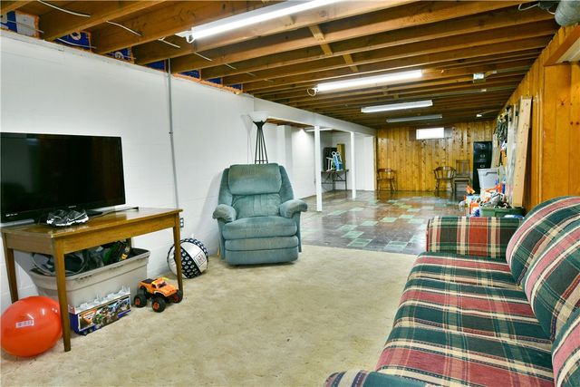 1211 Brentwood Dr, Pymatuning Twp, PA 16125