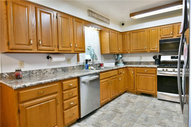 1211 Brentwood Dr, Pymatuning Twp, PA 16125