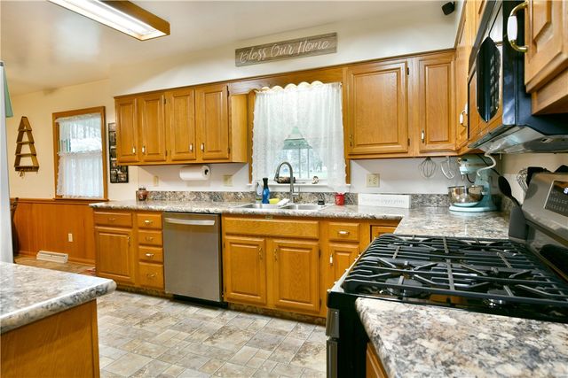 1211 Brentwood Dr, Pymatuning Twp, PA 16125