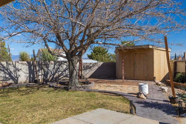 616 Puffin Street SW, Albuquerque, NM 87121