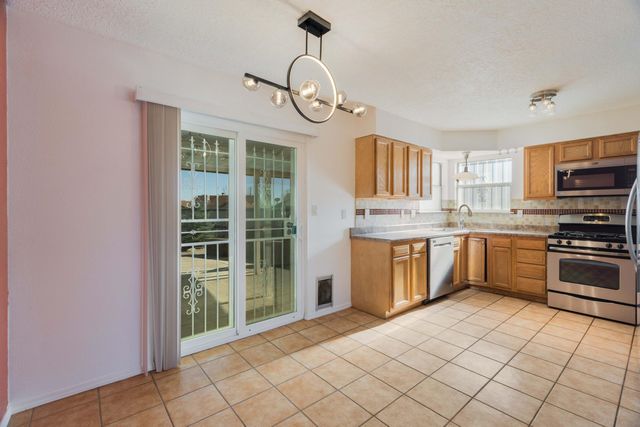 616 Puffin Street SW, Albuquerque, NM 87121