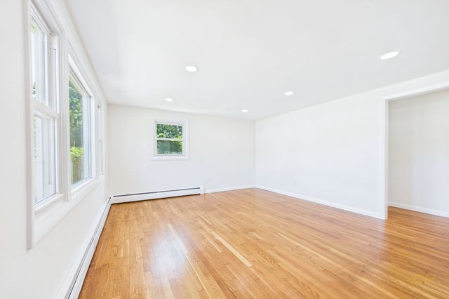 22 Myrtle Ave, Acushnet, MA 02743