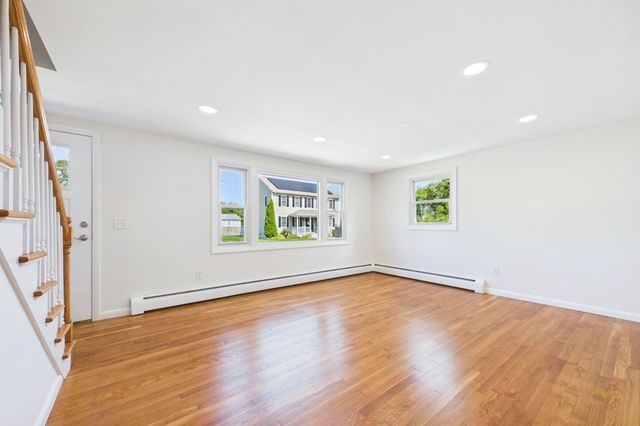 22 Myrtle Ave, Acushnet, MA 02743