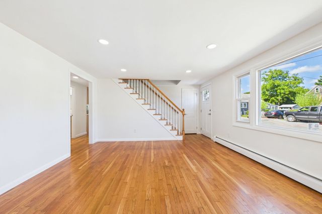 22 Myrtle Ave, Acushnet, MA 02743