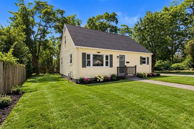 22 Myrtle Ave, Acushnet, MA 02743
