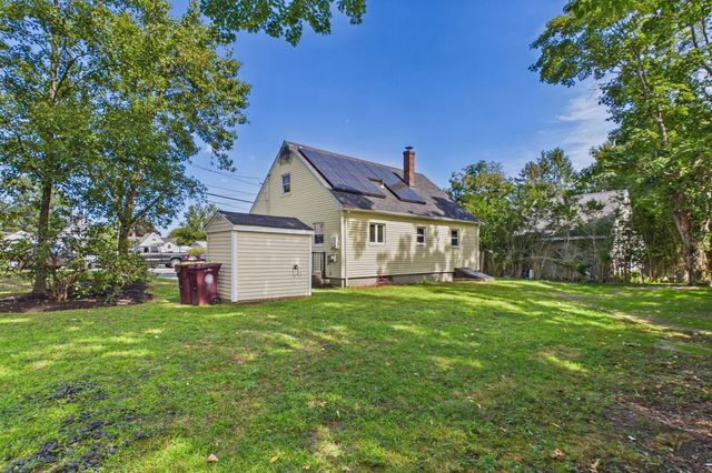 22 Myrtle Ave, Acushnet, MA 02743