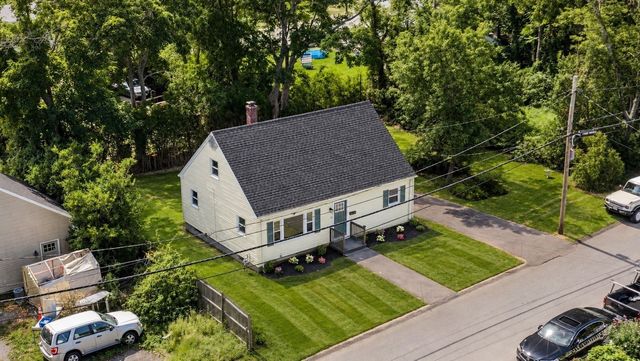 22 Myrtle Ave, Acushnet, MA 02743