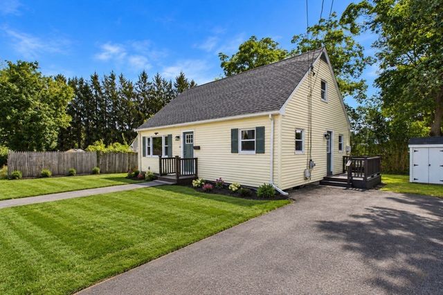 22 Myrtle Ave, Acushnet, MA 02743