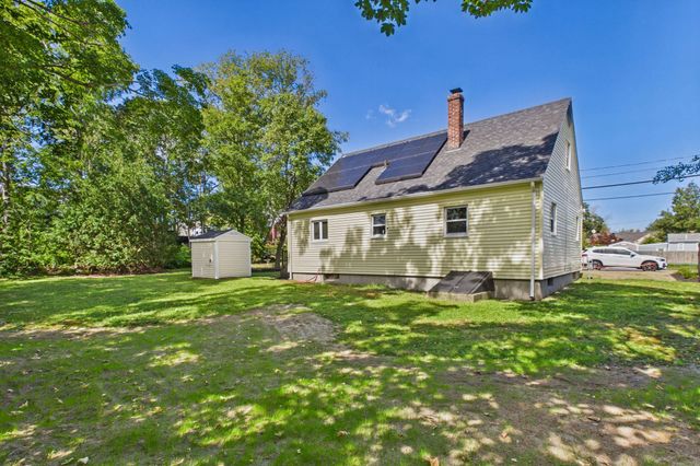 22 Myrtle Ave, Acushnet, MA 02743