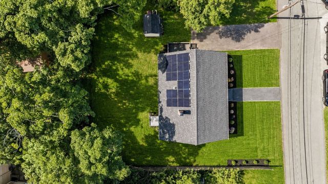 22 Myrtle Ave, Acushnet, MA 02743