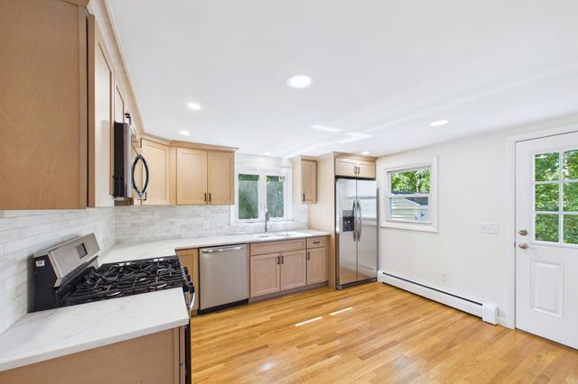 22 Myrtle Ave, Acushnet, MA 02743