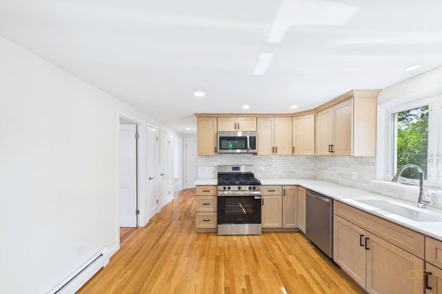 22 Myrtle Ave, Acushnet, MA 02743