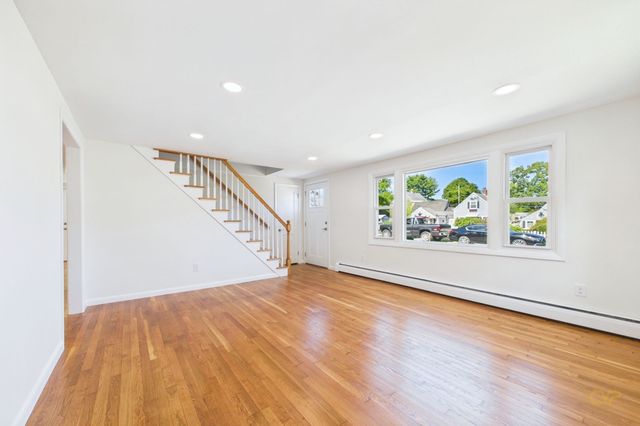 22 Myrtle Ave, Acushnet, MA 02743