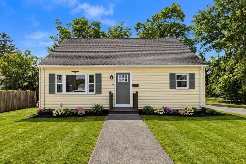 22 Myrtle Ave, Acushnet, MA 02743