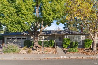 818 Josephine Ln, Healdsburg, CA 95448