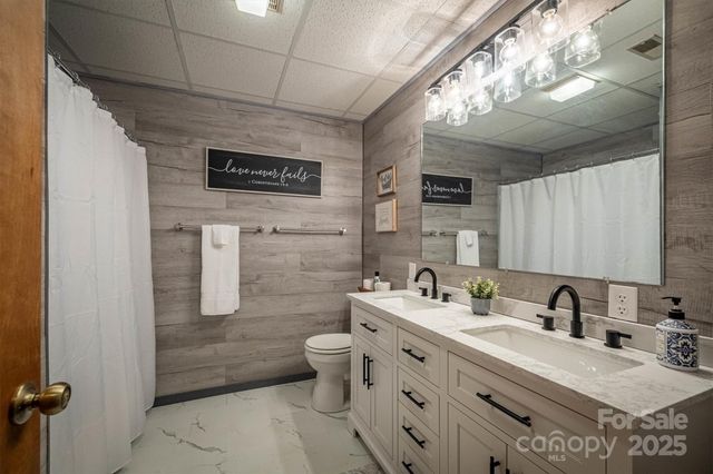 2511 Zacks Farm Road, Lenoir, NC 28645