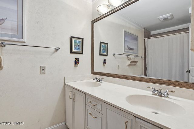 100 Colonnade Clb Unit 137, Hilton Head Island, SC 29928