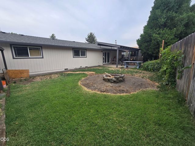 1158 Douglas Street, Medford, OR 97501