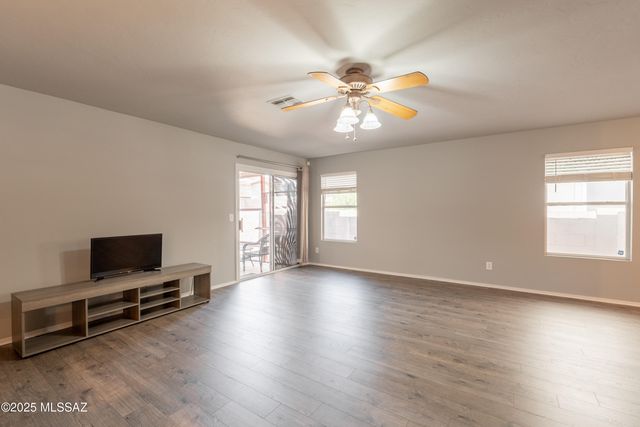 10359 E Haymarket Street, Tucson, AZ 85747