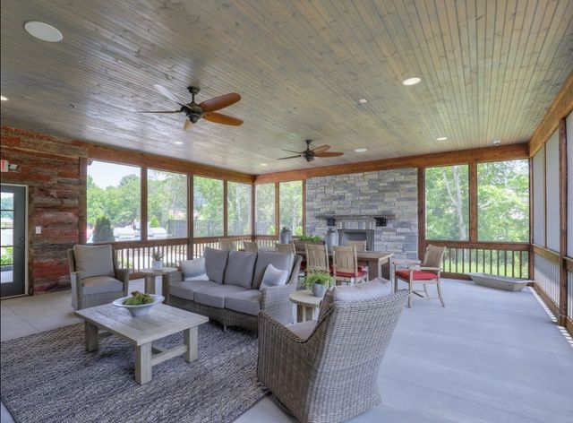 319 Cloverbrook Way, Gallatin, TN 37066