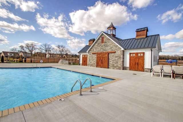 319 Cloverbrook Way, Gallatin, TN 37066