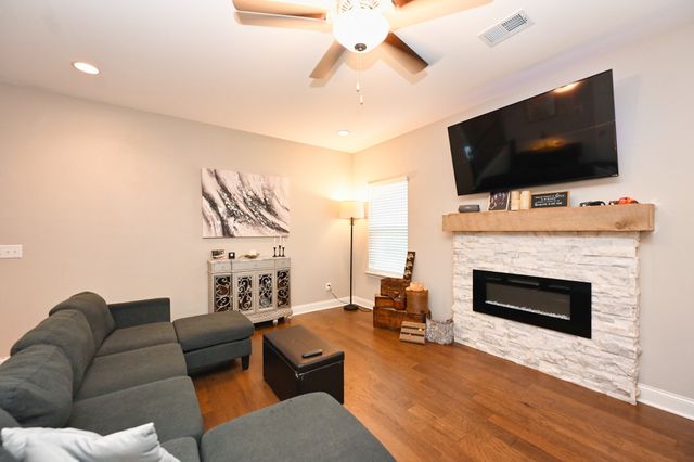 319 Cloverbrook Way, Gallatin, TN 37066