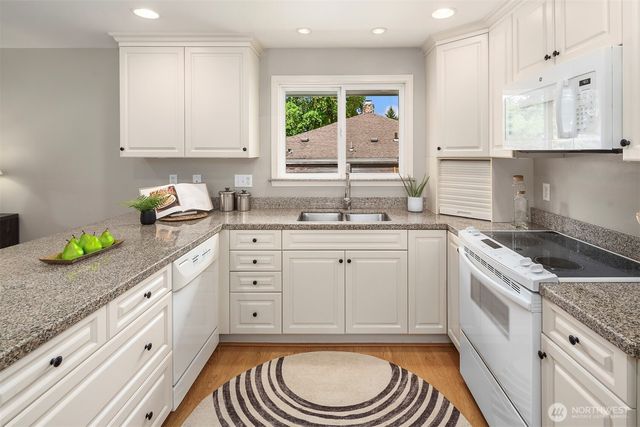 9712 SE 41st, Mercer Island, WA 98040