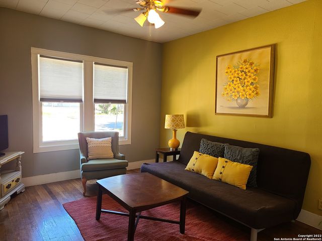 324 E FRENCH PL, San Antonio, TX 78212