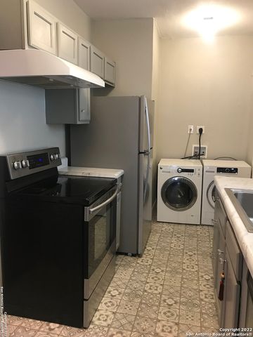 324 E FRENCH PL, San Antonio, TX 78212