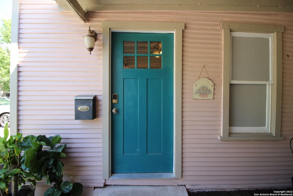 324 E FRENCH PL, San Antonio, TX 78212