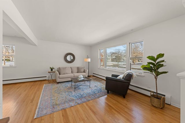 465 Cottage Avenue, Glen Ellyn, IL 60137