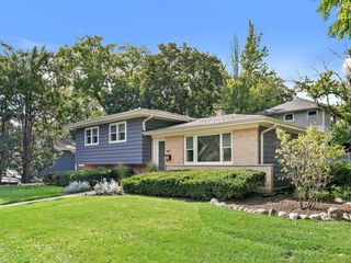465 Cottage Avenue, Glen Ellyn, IL 60137